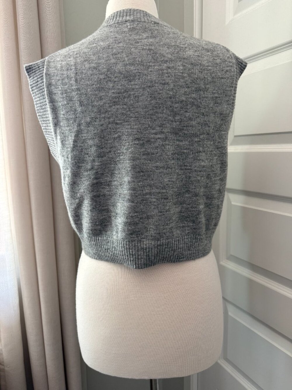 Thelifestyledco. Lightweight Solid Knit Sleeveless Vest : Small - Picture 4 of 6